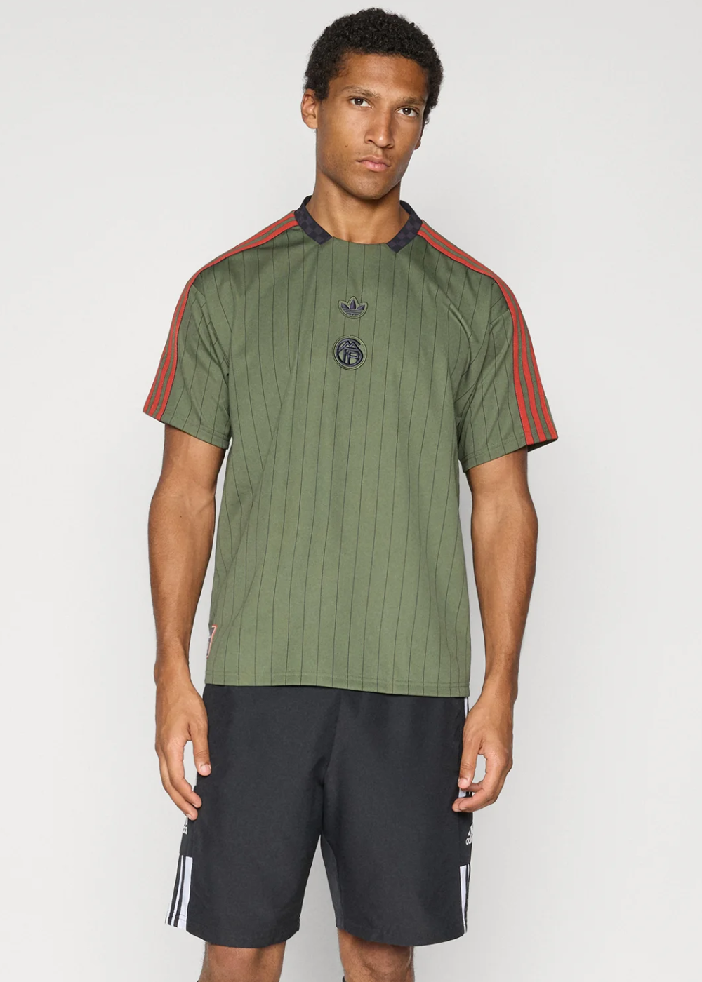 חולצת טי-שרט באיירן מינכן | 25/26