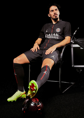 חליפת משחק רשמית פריז סן ז'רמן רביעית - 2025/2026