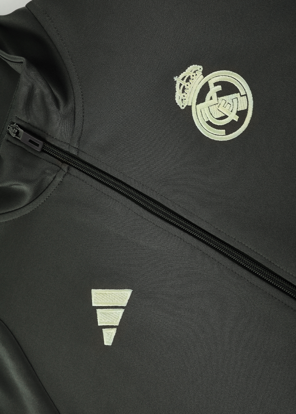 חליפת אימון ארוכה ריאל מדריד - 2025/2026