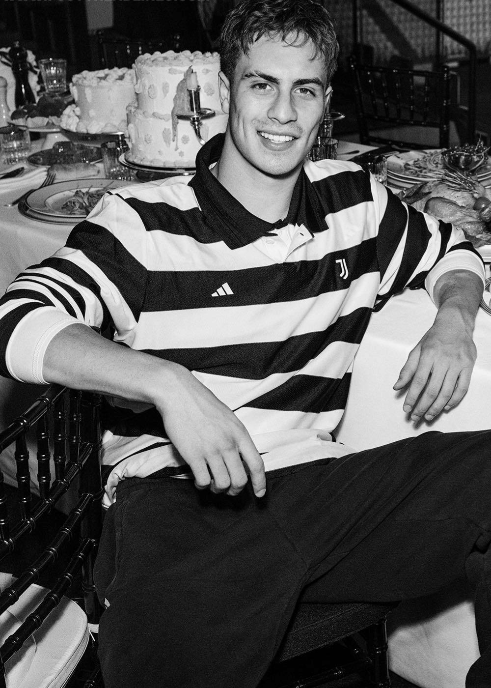 חליפת משחק רשמית יובנטוס רביעית - 2025/2026