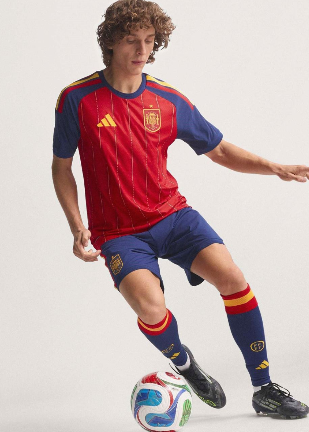 חליפת משחק רשמית ספרד בית - 2025/2026