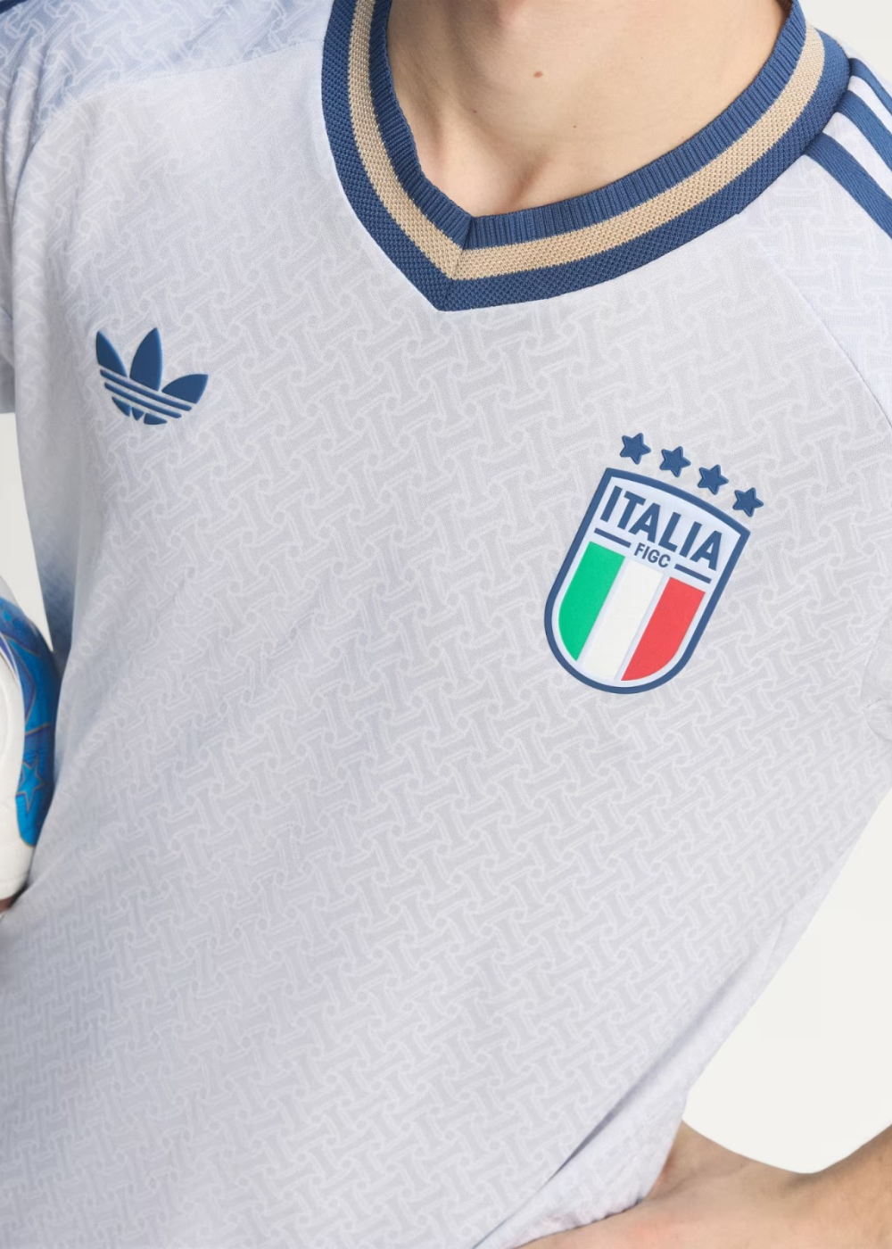 חליפת משחק רשמית איטליה חוץ - 2025/2026